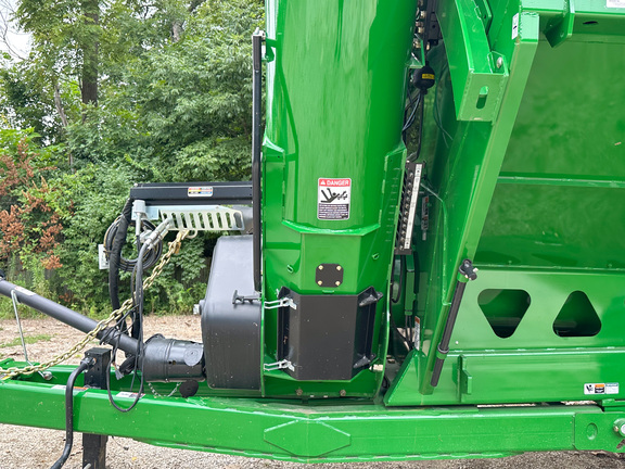 2024 Brent 1398 Grain Cart