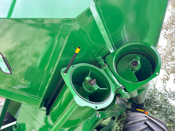 2024 Brent V700 Grain Cart