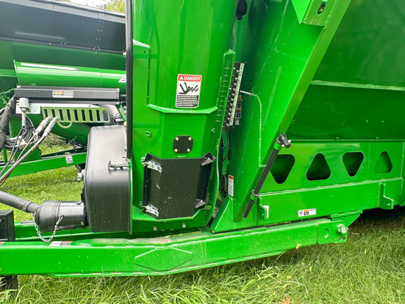 2024 Brent 1398 Grain Cart