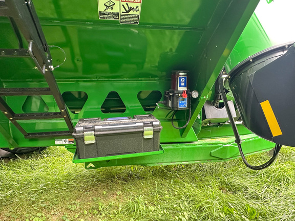 2024 Brent 1398 Grain Cart