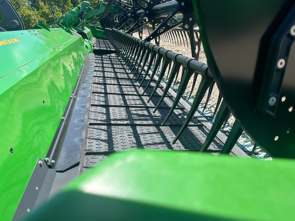 2024 John Deere HD40F Header Combine
