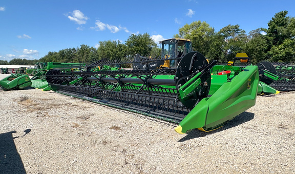 2024 John Deere HD40F Header Combine