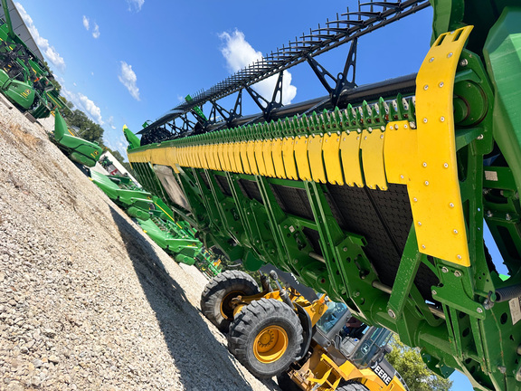 2024 John Deere HD40F Header Combine