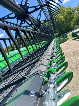 2024 John Deere HD40F Header Combine