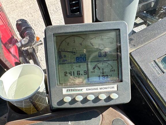 2009 Miller Pro CONDOR A75 Sprayer/High Clearance