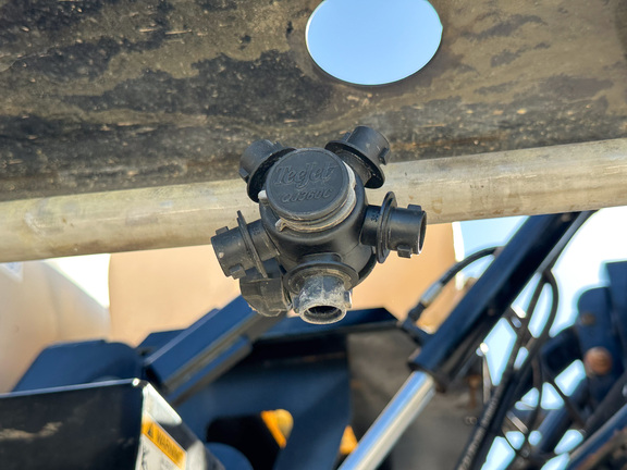 2009 Miller Pro CONDOR A75 Sprayer/High Clearance