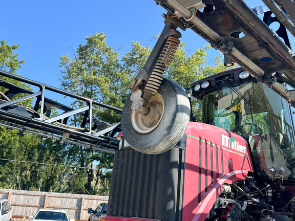 2009 Miller Pro CONDOR A75 Sprayer/High Clearance