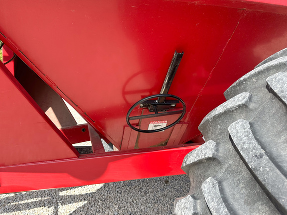 2002 J&M 525-14 Grain Cart