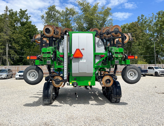 2020 Unverferth 2600 Applicator