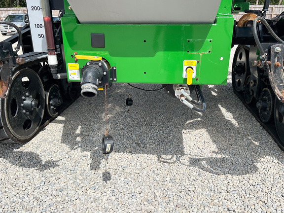 2020 Unverferth 2600 Applicator