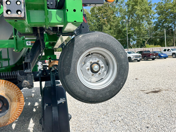 2020 Unverferth 2600 Applicator