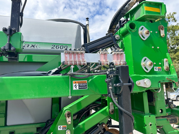 2020 Unverferth 2600 Applicator