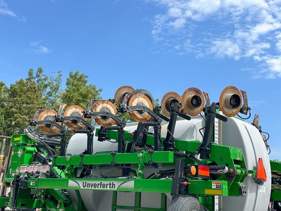 2020 Unverferth 2600 Applicator