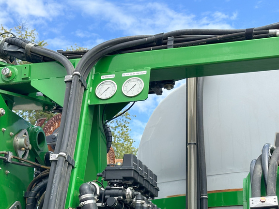 2020 Unverferth 2600 Applicator