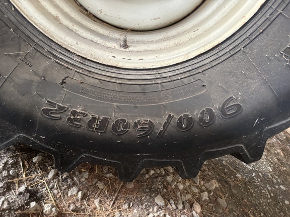 2009 J&M 1000-20 Grain Cart