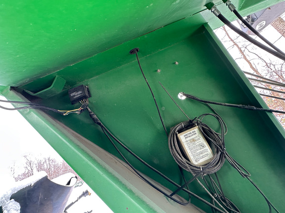 2009 J&M 1000-20 Grain Cart