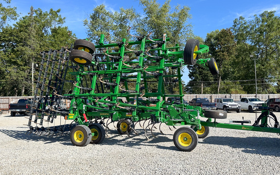 2025 John Deere 2230FH Field Cultivator
