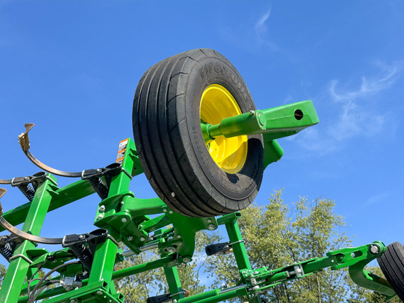 2025 John Deere 2230FH Field Cultivator