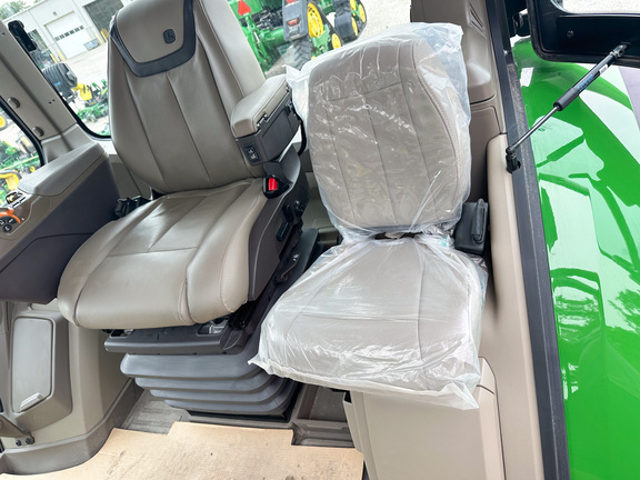 2025 John Deere 8R 370 Tractor