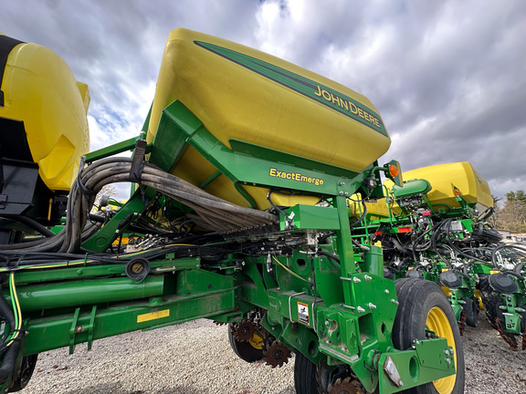 2021 John Deere 1775NT Planter