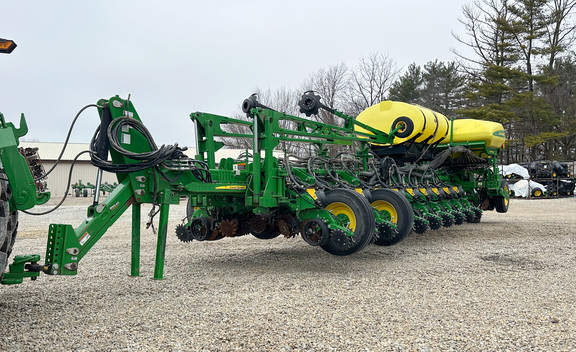2021 John Deere 1775NT Planter