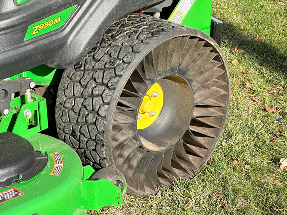 2022 John Deere Z930M Mower/Zero Turn