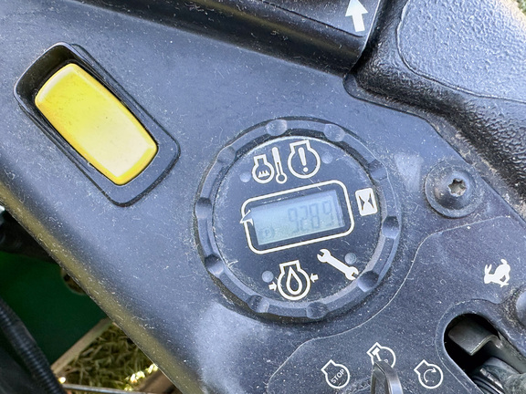 2022 John Deere Z930M Mower/Zero Turn