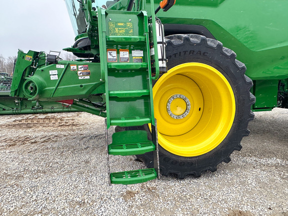 2025 John Deere S7 800 Combine