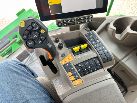 2025 John Deere S7 800 Combine