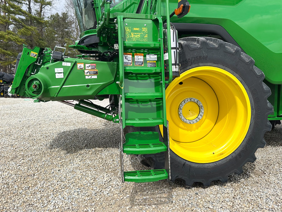 2025 John Deere S7 800 Combine