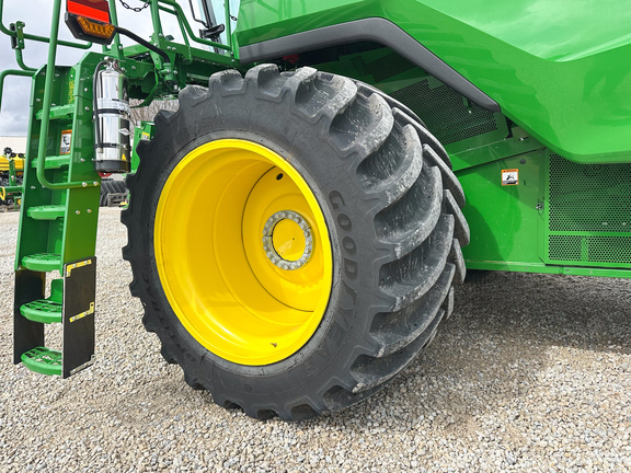 2025 John Deere S7 800 Combine