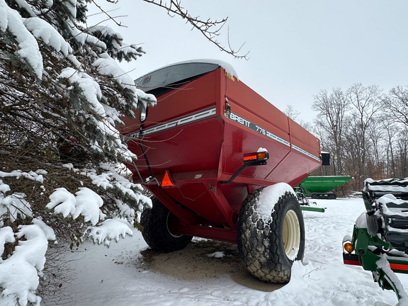 2003 Brent 776 Grain Cart