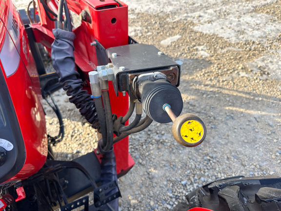 2009 Massey Ferguson 2605 Tractor Compact