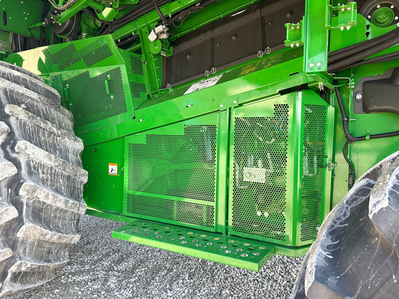 2018 John Deere S760 Combine