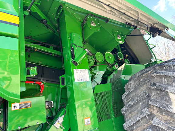 2018 John Deere S760 Combine