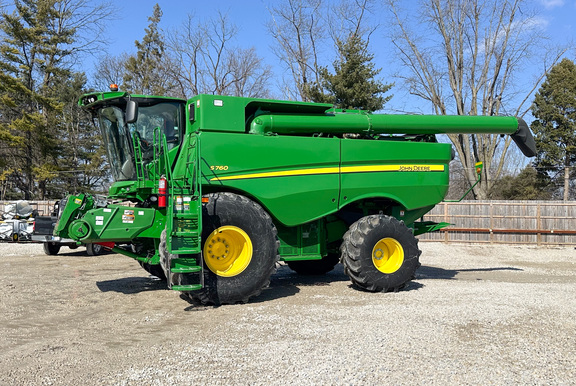 2018 John Deere S760 Combine