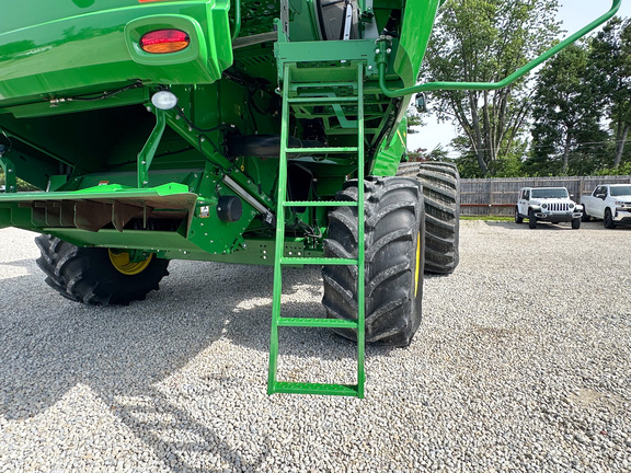 2018 John Deere S760 Combine