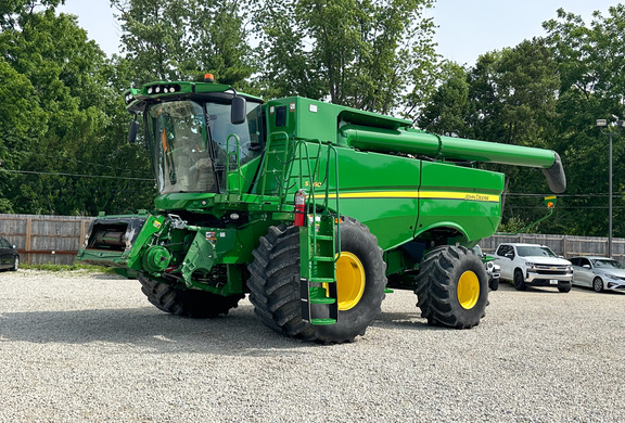2018 John Deere S760 Combine