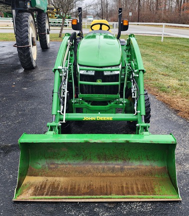 2022 John Deere 3039R Tractor Compact