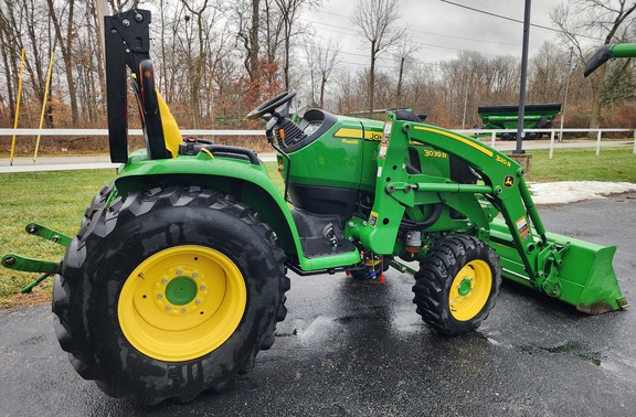 2022 John Deere 3039R Tractor Compact