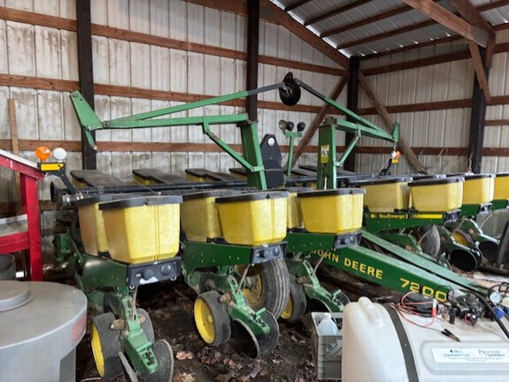 John Deere 7200 Planter
