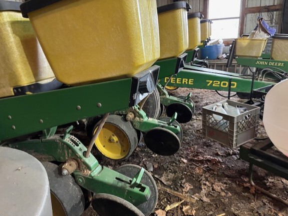 John Deere 7200 Planter