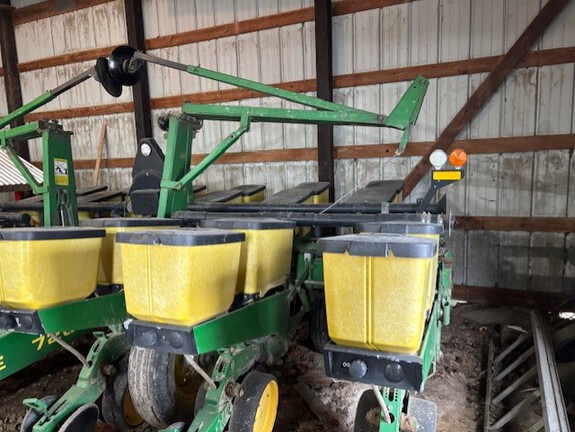 John Deere 7200 Planter