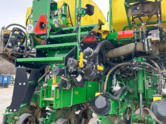 2023 John Deere 1775NT Planter