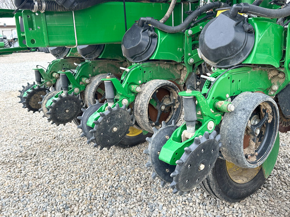 2023 John Deere 1775NT Planter