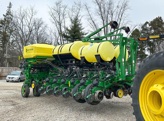 2023 John Deere 1775NT Planter
