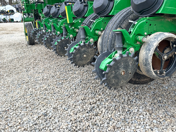 2023 John Deere 1775NT Planter