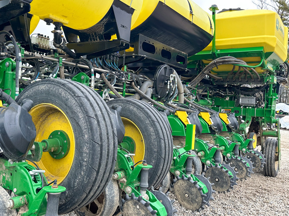 2023 John Deere 1775NT Planter