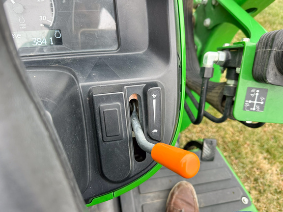 2020 John Deere 3032E Tractor Compact