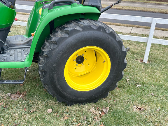 2020 John Deere 3032E Tractor Compact